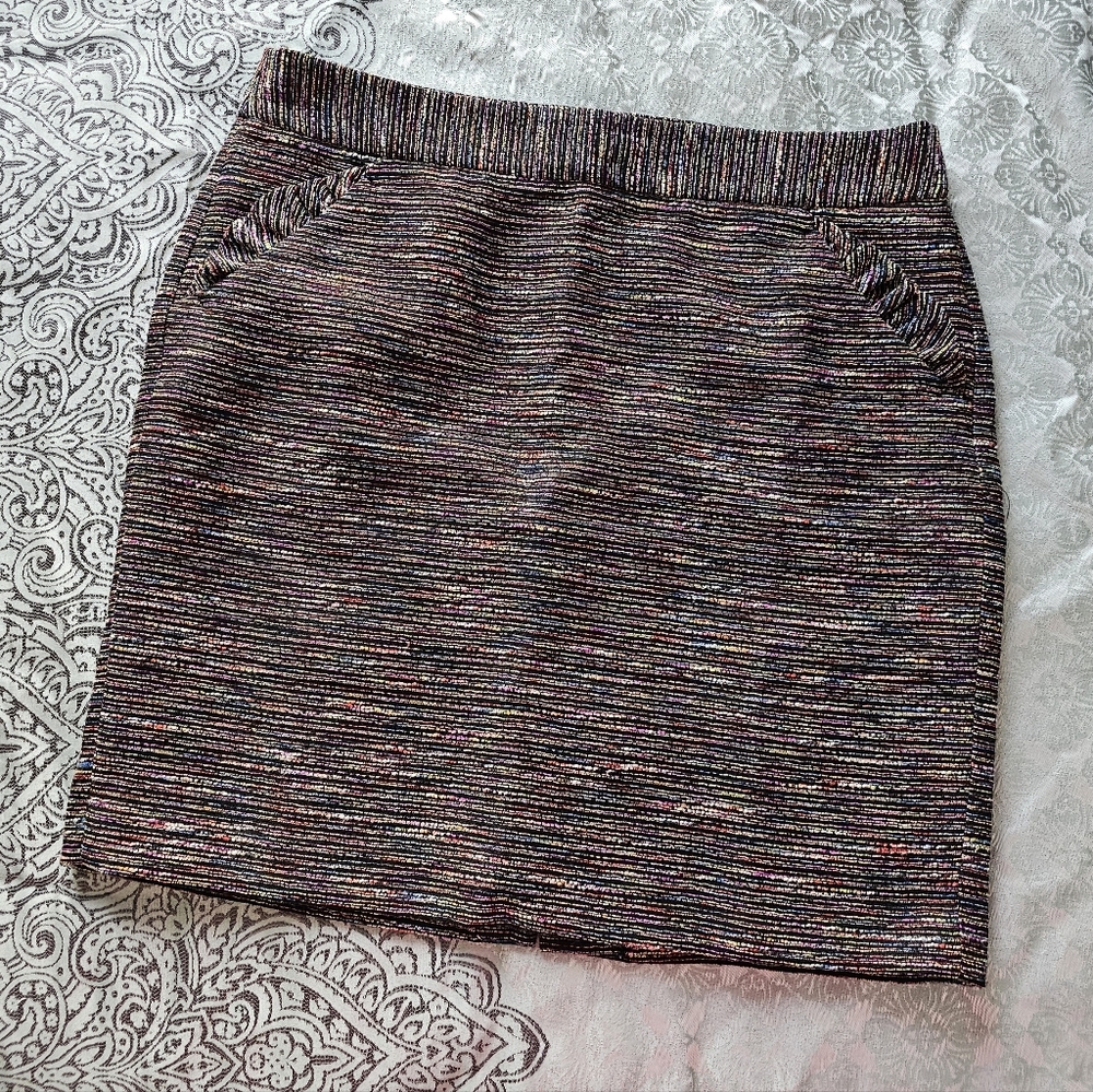 Beautiful patterned skirt w/ pockets